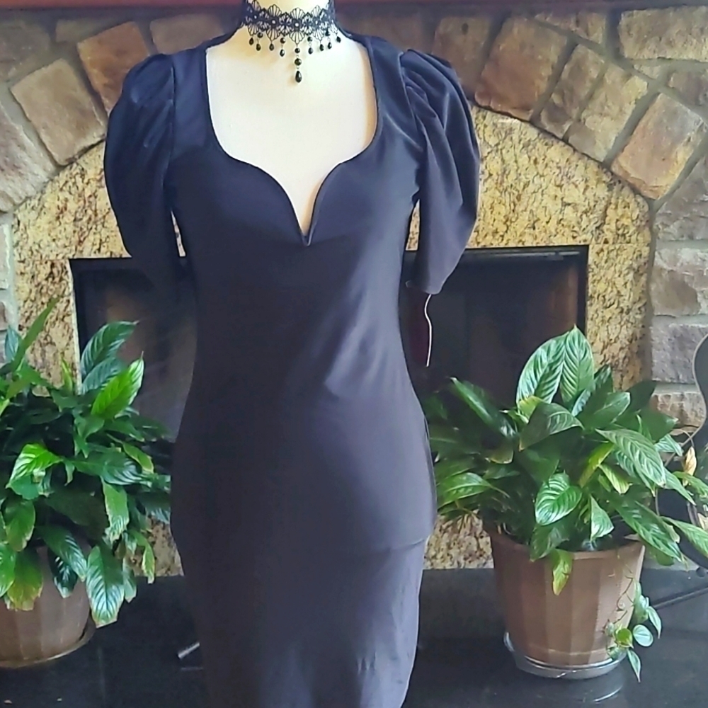 Haute Monde Scalloped V Neck Little Black Dress Size M NWT